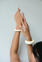 Load image into Gallery viewer, Sona Ivory
